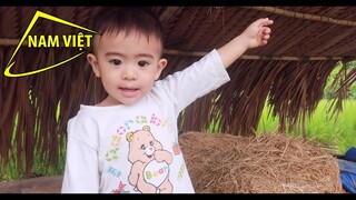 Mẹ vắng nhà - Sơn Hà bị ba mần việc