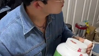 The guy received a protein powder with sticky notes from his ex-girlfriend, thinking she wanted to g