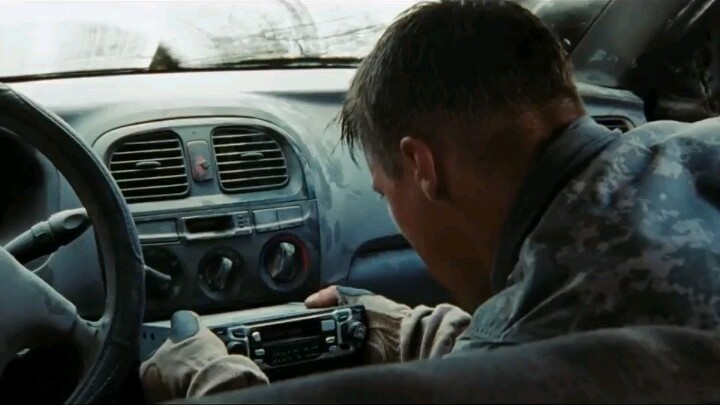 A documentary-style film that reveals the real lives of bomb disposal experts: “The Hurt Locker”