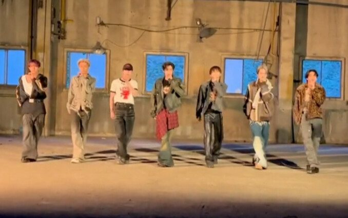 Bộ trang phục này rất tuyệt!! Thử thách nhảy ENHYPEN 《Sweet Venom》Phần 2 (Tây Thành khoe vai quyến r