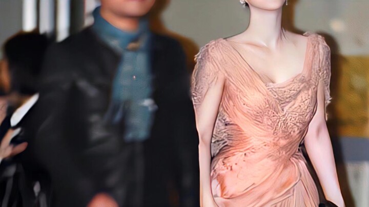 Hilarious! This actress is so stunning she’s already being accused of plastic surgery!! She’s also t