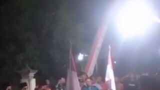 habis galau ,malah hpnya buat acara kemerdekaan, yaudah deh ga jadi merdeka