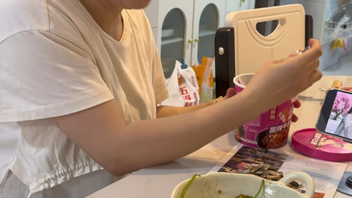 此刻，我努力赚钱的意义达到了顶峰！有了孩子以后，她常常忘记爱自己，但是，我不会忘记爱她！