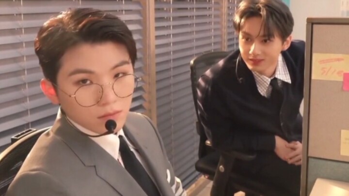 Wooji: I really am a die-hard Jun fan… Is there any kid more special than Jun? [SEVENTEEN]