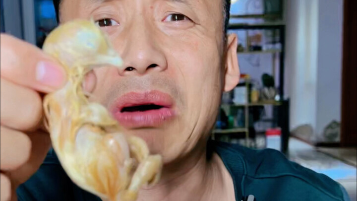 Thực sự không nhịn nổi nữa, bị tát vào mặt rồi!