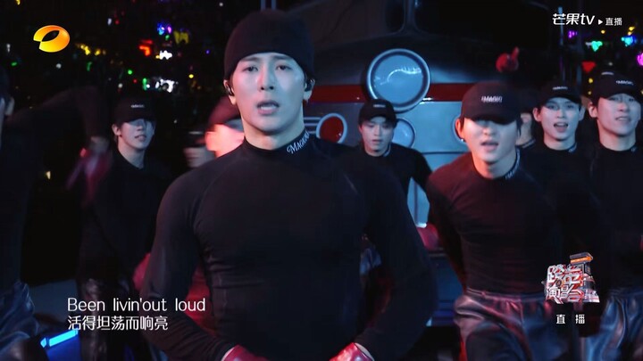 [Độc quyền Hóumù] Gầy cực gợi cảm! Jackson Wang xuất hiện trong đêm nhạc đón năm mới của Đài Hồ Nam,