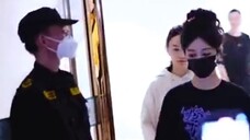 Yang Zi อยู่ที่ซ้อมส่งท้ายปีเก่า มีใครเดาได้ไหมว่า Xiao Zi ร้องเพลงอะไร? รอขึ้นเวทีคืนพรุ่งนี้ครับ