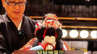 كيف تُجسِّد العرائس اليابانية مشهد فتاة جميلة تبكي؟