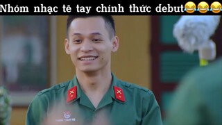 Nhóm nhạc tê tay chính thức debut