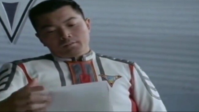 Wakil kapten Munakata telah menjadi bintang tamu di Ultraman, dan dia berperan sebagai pemain besar.