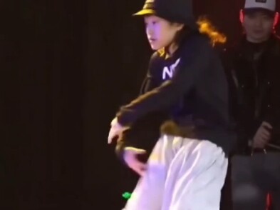 مشاهدة سونغ هاو مينغ يرقص متعة بحد ذاتها