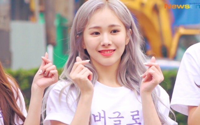 【EVERGLOW】190823 เดินทางไปทำงานที่ Music Bank (feat. แฟนๆ)