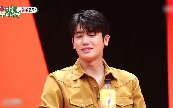 The 40-year-old group, Shinhwa six people practiced dancing to prepare for the concert, full of powe