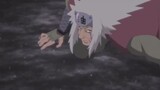 Naruto: Jiraiya vs. Four-tailed Naruto, the violent Naruto beat Jiraiya so hard that he vomited bloo
