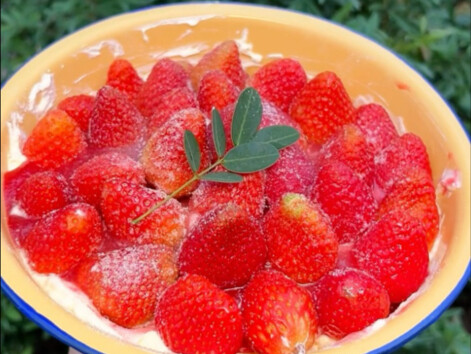 ได้กินเค้กสตรอว์เบอร์รีชุดแรกของฤดูหนาวแล้ว❗️❗️