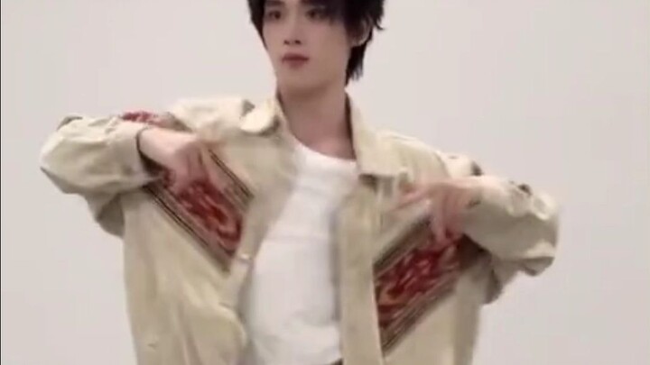 丁程鑫再跳火力全开！丁程鑫你扭成这样真不怕我对你做啥坏事儿吗？