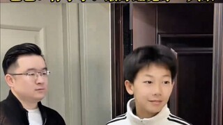 女儿带男同学回家玩，爸爸却坐不住了。爸爸：你最好睡觉睁一只眼
