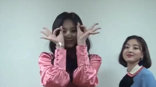 تتابع الرقصة المضحكة لـ Twice من أغنية Yes or Yes