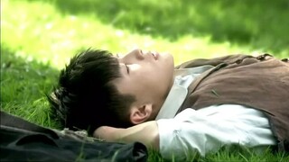 [ปีฝรั่งเศสของเรา] | เฉียวเหนียนกลิ้งไปมาบนพื้นหญ้าเหมือนลูกสุนัข | "ฉันรอเธออยู่นะแอปเปิ้ลแดง!"