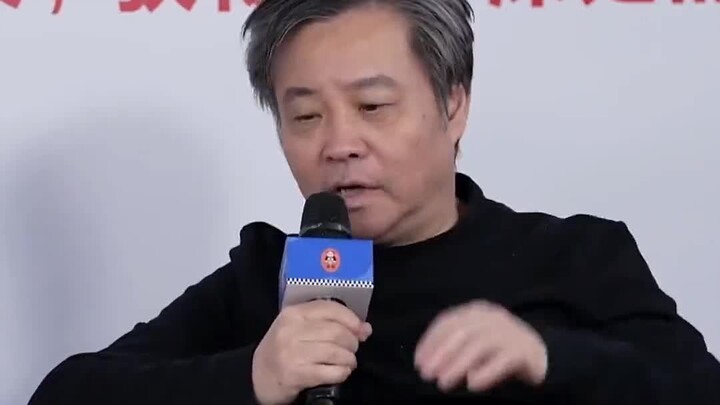 Rasanya Yu Hua pemalu di masyarakat, sementara Mo Yan sangat percaya diri di masyarakat.