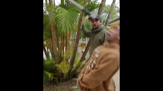 ยืนอยู่คนเดียวเพราะหลงทาง พอเธอมายืนข้างๆ เลยหลงเธอ