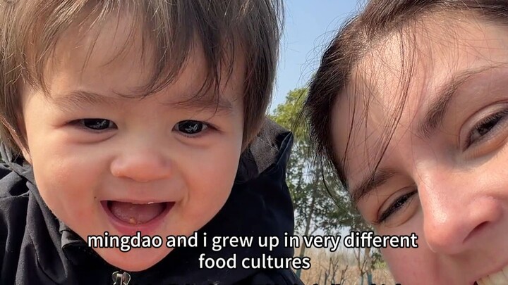 ทารกลูกครึ่งจากครอบครัวจีน-อเมริกัน กินอะไรบ้างในหนึ่งวัน?