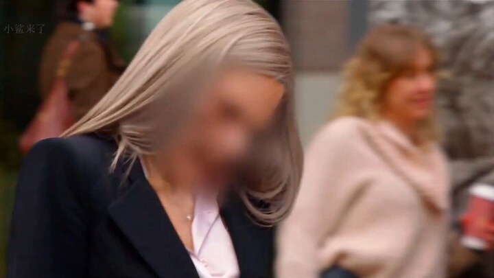 วินาทีก่อนยังเป็นสาวผมทองสุดสวย แต่วินาทีถัดมากลับเผยสีหน้าดุร้าย หนูน้อยหมวกแดงกับหมาป่าตัวใหญ่