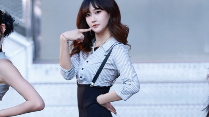 【กระโปรงสั้น – AOA】อยากให้สายตาของคุณจับจ้องแต่ฉันคนเดียว