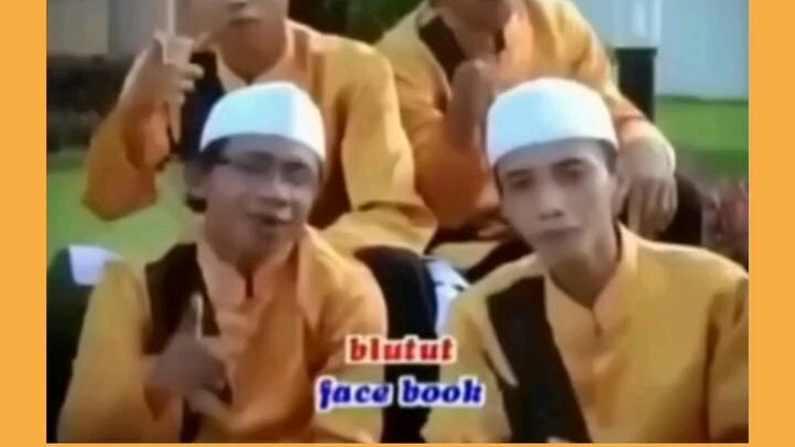 jangan lupa belajar bahasa inggris😁😁