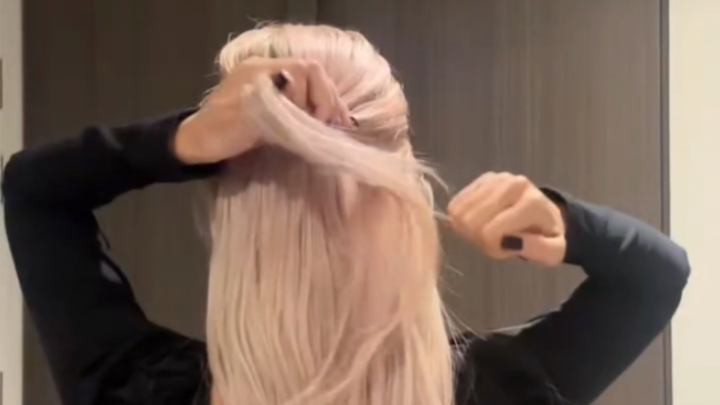 วิธีมัดผมง่ายๆ แมตช์ได้ทุกลุคในชีวิตประจำวัน (ไม่ยุ่งยากทั้งมือและสมอง)