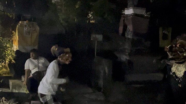 Barong Bali galungan Lan kuningan