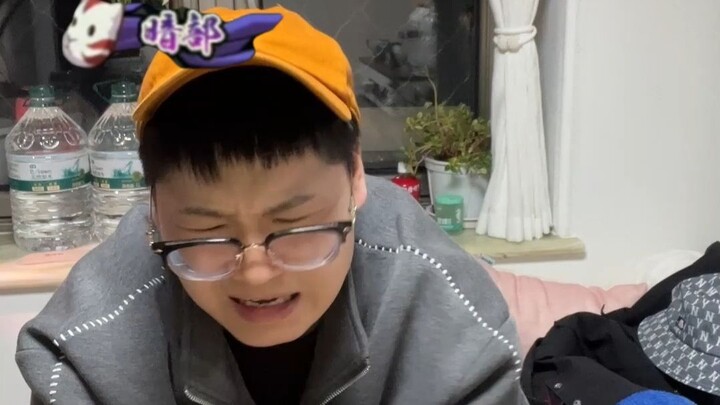 Apa yang akan terjadi jika para saudara dari Dunia Gelap tersesat ke Biro Superbayangan?