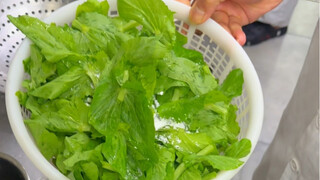See how the Cantonese chef teaches you how to stir-fry green vegetables to make them green and delic