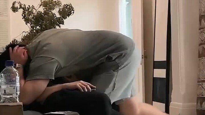 “Tuyệt đỉnh 1 đấu 2♂♂”