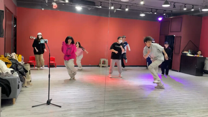“The streamer went to learn dancing again.” Last time, after three months of learning girl group dan