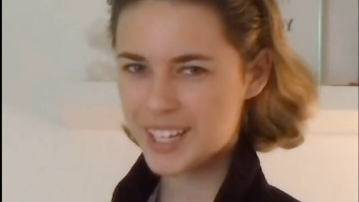 Chị đẹp bắt chước Loki giống quá, diễn xuất cũng đỉnh luôn, xem xong cười bò không nhúc nhích nổi…