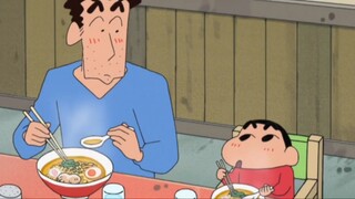 [Crayon Shin-chan] Enak sekali makan semangkuk besar ramen kecap dengan daging babi panggang.