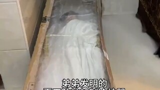 弟弟发明的夏天神器，确定氧气够，网友：弟这套装备，千年都不腐