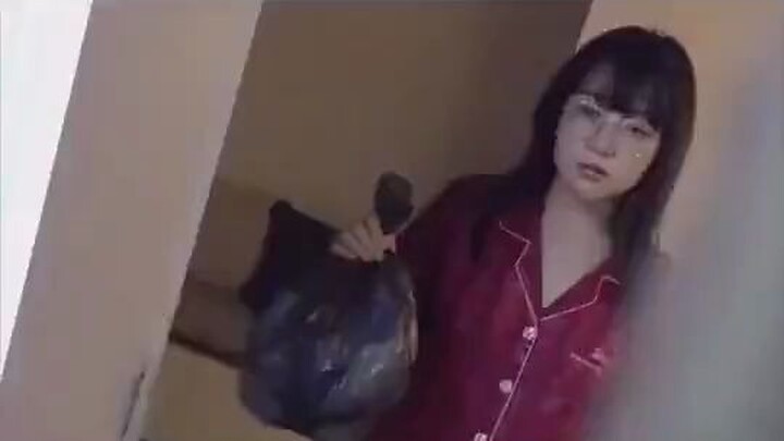 Tôi đếm đến ba, anh cút đi cho tôi...