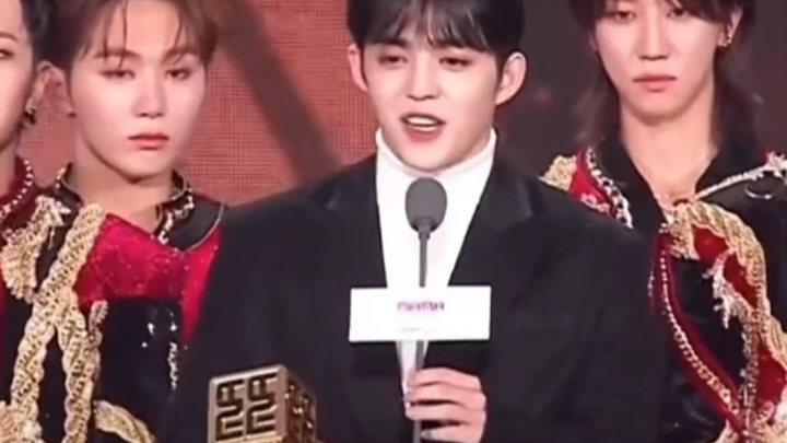 ฉากเด็ดสุดปังของไอดอลบนเวทีสด