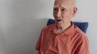 Lão gia tử vừa tỉnh dậy liền tấn công không phân biệt.