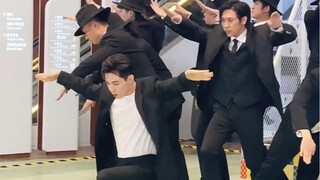 Henry Lau's dance flash mob fan photos are much better than the official ones! He's so amazing!