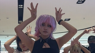 How to handle a wig falling off during a large-scale dance event (crying