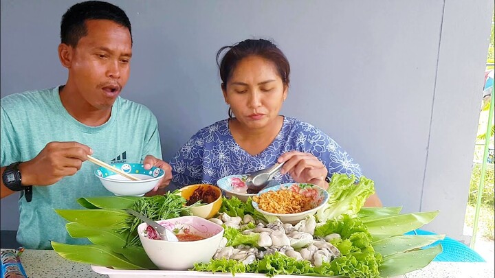 หอยนางรมถาดใหญ่ๆ ตัวใหญ่มากๆน้ำจิ้มรสเด็ดแซ่บมากจ้า