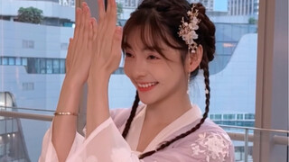 ฉันไม่อาจจินตนาการได้เลยว่าฉันจะสดใส ร่าเริง สดใส น่ารัก ใจดี ใจกว้าง และอบอุ่นขนาดไหนในบ่ายวันนี้ #