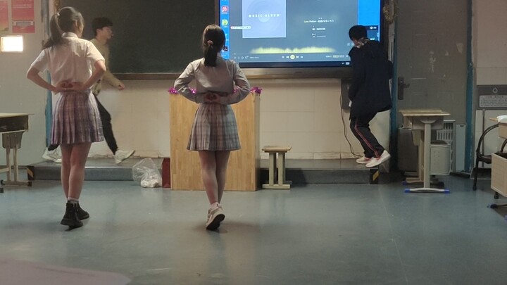Đây có phải là điệu nhảy bạn muốn xem trong năm thứ ba của JK không? Điệu nhảy "Love Potion"