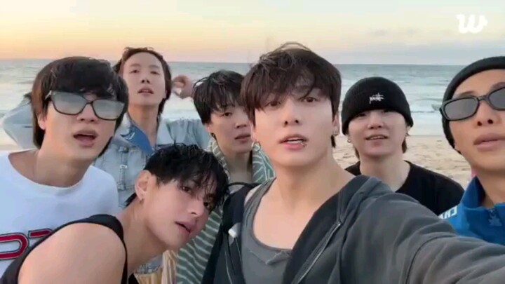 LIVE BTS IN LA .HAPPY WATCHING!!