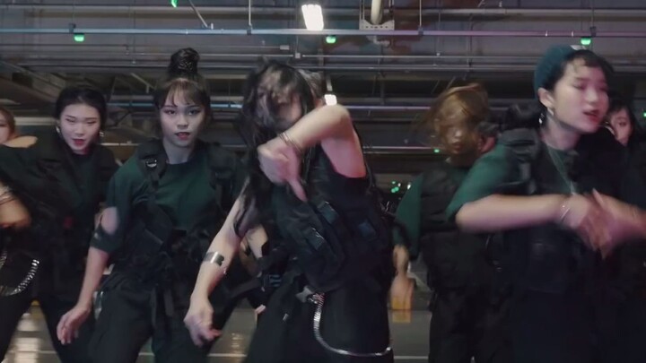 หล่อจนระเบิด สาวๆ เต้นเต้นรำอัลเบิร์น แต่งท่าเต้น