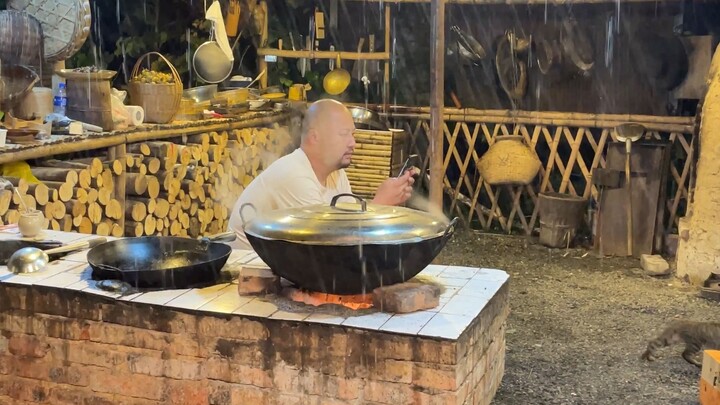 คืนฝนตกและเนื้ออีกแล้ว "Rainy Night Butcher" ออนไลน์แล้ว