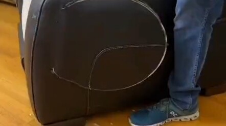 Punya sofa ini, nggak perlu istri kok!